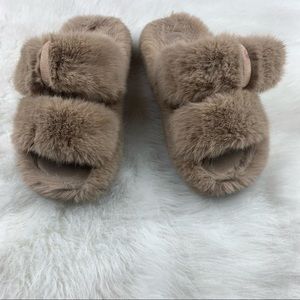 Women’s Tan Fur Slipper Double Buckle Slide On